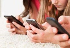 Fransa’da ortaokullarda cep telefonu yasağı yürürlüğe girdi