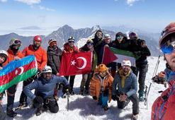 Kazbek Dağı'na tırmanan Rizeli dağcılardan Filistin'e destek
