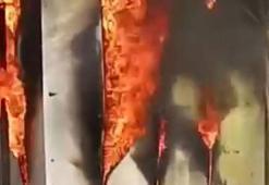 Bağcılar’da otomobil tamirhanesinde çıkan yangın 2 binaya sıçradı: 4 kişi dumandan etkilendi