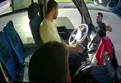 Şanlıurfa’da halk otobüsü şoförüne bıçaklı saldırı kamerada