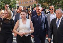 Özgür Özel Ferdi Zeyrek’in kızı Nehir’in üniversite kaydına eşlik etti