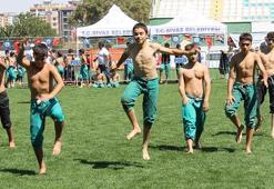 Sivas'ta Muhsin Yazıcıoğlu Karakucak Güreşleri'nin 3'üncüsü düzenlendi