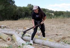 Kereste şirketi sahibi Yonca, testere ile ağaç kesiyor, nakliye yapıyor