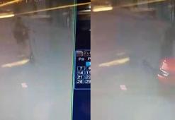 Sultangazi'de skuter sürücüsüne çarptı; kaçarken aydınlatma direğine çarparak kaza yaptı