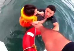 Can yeleğiyle denizde sürüklenen 6 yaşındaki çocuğun 1200 metre açıkta kurtarılması kamerada