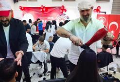 Gönüllü kuaförler, korunma altındaki 100 çocuğa saç bakımı yaptı