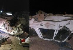 Otomobil, refüje çarpıp devrildi: 5 yaralı