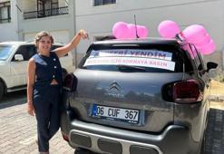 Kanseri yenen Pelin hemşire, aracıyla şehir turu atarak kutlama yaptı