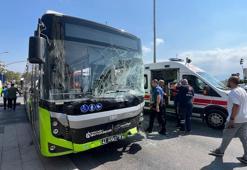 Kavşakta belediye otobüsü ile kamyonet çarpıştı; 1’i çocuk, 5 yaralı