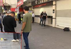 Bağcılar'da caddedeki kuyumcuyu güpegündüz soymaya kalktılar