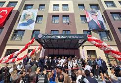 Hatay’da eski başbakanlardan Mesut Yılmaz'ın ismini taşıyan ortaokul törenle açıldı