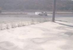 Arnavutköy'de 2 motosikletin U dönüşü yapan otomobile çarptığı anlar kamerada