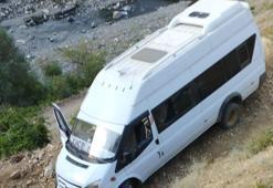 Bingöl'de minibüs şarampole devrildi: 7 yaralı