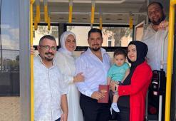 Halk otobüsüyle kendilerini nikaha yetiştiren sürücüyü şahit yaptılar