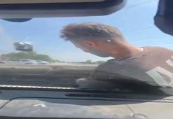 Arızayı bulmak için ustayı motorun içine bindirdi, kaput açık ilerledi; o anlar kamerada