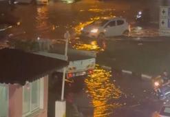 Turgutlu'da sağanak; cadde ve sokaklar suyla doldu