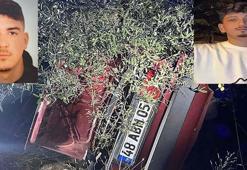 Takla atıp, ağaca çarpan otomobildeki 2 kişi öldü