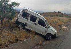 Kastamonu’da hafif ticari araç refüje çarptı; 1 ölü, 4 yaralı