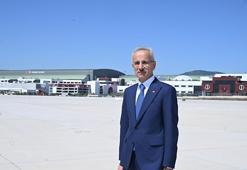 Bakan Uraloğlu: Uçaklarda her yolcuya en az 200 mililitre içme suyu ücretsiz verilecek