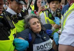 Londra’da yasaklı ‘Palestine Action’ grubuna destek eyleminde 890 gözaltı