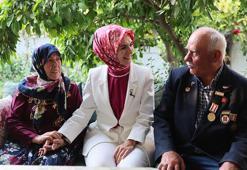 Bakan Göktaş'tan 48 yıllık evli çifte ziyaret