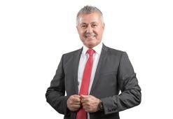 Eski Manavgat Belediye Başkanı Şükrü Sözen, yurt dışına çıkmak isterken gözaltına alındı