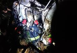 Kocaeli'de şarampole yuvarlanan meyve yüklü kamyonun şoförü ağır yaralandı