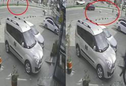 Arnavutköy'de karşıdan karşıya geçmek isteyen engelli vatandaşa motosiklet çarptı