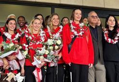 Dünya ikincisi olan A Milli Kadın Voleybol Takımı yurda döndü