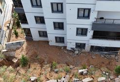 Ankara'da sağanak; yollar göle döndü, istinat duvarı yıkıldı