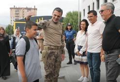 Emniyet müdürü, eğitim yılının ilk gününde şehit çocuklarını okuluna bıraktı