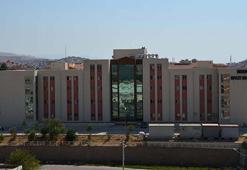 Lise öğrencisi babasını öldürüp, annesini yaraladıktan sonra intihara kalkıştı