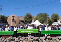 Çöken evlerinde ölen anne ve 2 çocuğu toprağa verildi