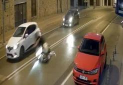 Yola dökülen yağ nedeniyle kayıp devrilen motosikletin sürücüsü yaralandı