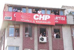 CHP'nin Bahçelievler binasındaki 'İstanbul İl Başkanlığı' yazısı yenilendi