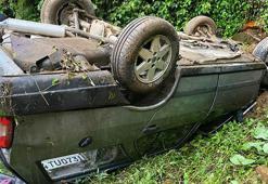 Rize’de freni boşalan otomobil, yamaca çarpıp takla attı: 3 yaralı