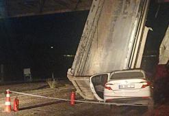 Damperi açılan kamyona otomobil çarptı; 1 ölü, 3 yaralı