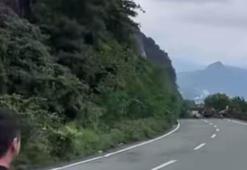 Artvin'de heyelan; kapanan Karadeniz Sahil Yolu ulaşıma açıldı