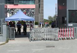 CHP'nin Sarıyer'deki binası önünde bekleyiş sürüyor