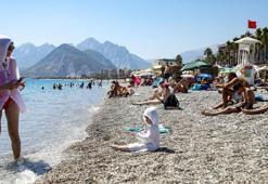 Antalya'da sahillerde 'sarı yaz' hareketliliği