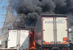 İzmir'de TIR garajında yangın