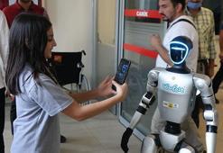 Robot Festman'a fahri kimlik belgesi
