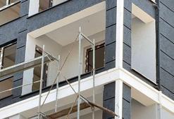 İnşaatta boya yapan işçi, 4'üncü kattan düşüp öldü