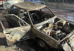 Avcılar'da yanan otomobil kullanılamaz hale geldi