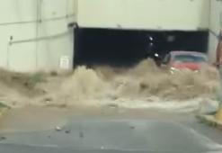 Kadıköy’de kazı sırasında su borusu patladı; AVM otoparkını su bastı