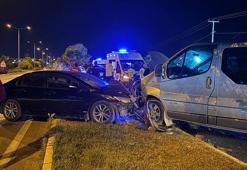 Sivas’ta minibüs ile otomobil çarpıştı; 3’ü futbolcu 5 kişi yaralandı