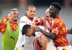 Galatasaray ikinci yarıda bulduğu gollerle kazandı, İlkay ve Uğurcan görücüye çıktı