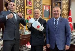 Devlet Bahçeli, boksör Avni Yıldırım’ı makamında kabul etti
