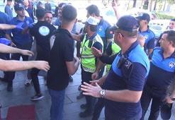 Erzurum'da zabıtadan kaldırım işgali denetimi; Türk bayrakları dışında her şeyi topladılar