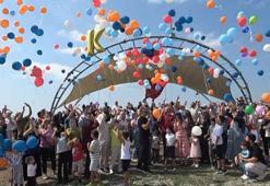 Kanseri yenen Kağan için gökyüzüne balonlar bırakıldı